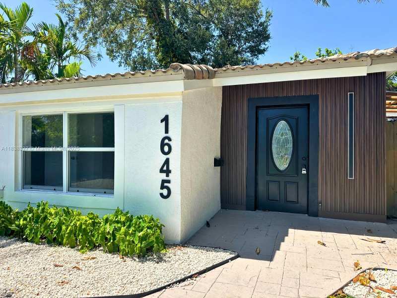 1645 NE 175th St, North Miami Beach FL 33162