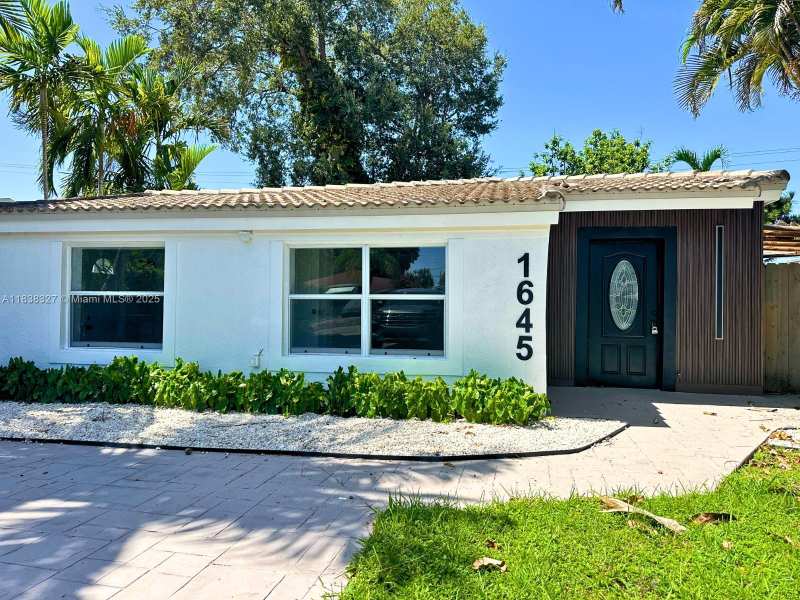 1645 NE 175th St, North Miami Beach FL 33162
