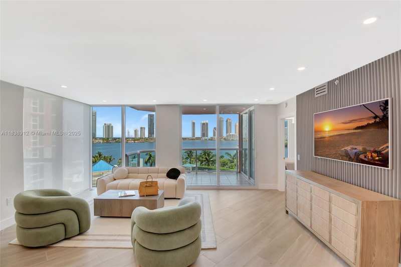 3370 Hidden Bay Dr # 812, Aventura FL 33180