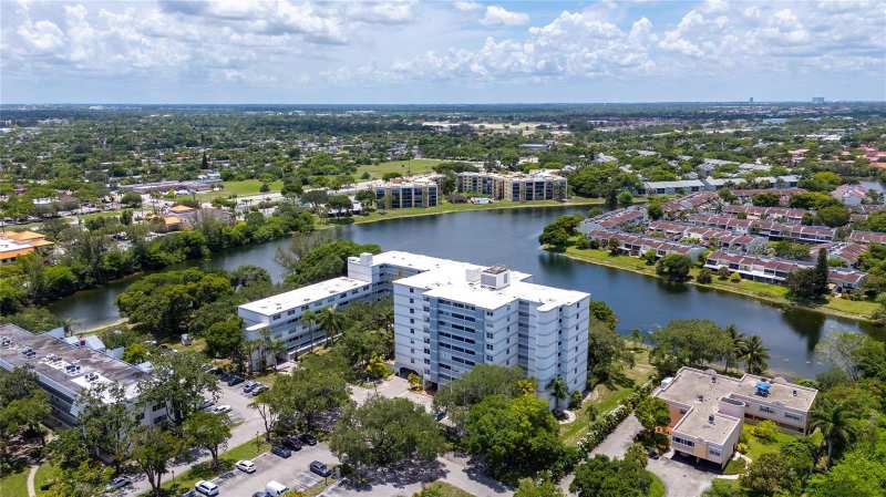 3301 Spanish Moss Terrace # 705, Lauderhill FL 33319