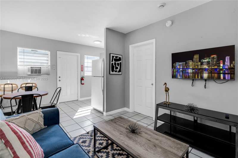 105 SW 5 Ct # 2, Dania Beach FL 33004