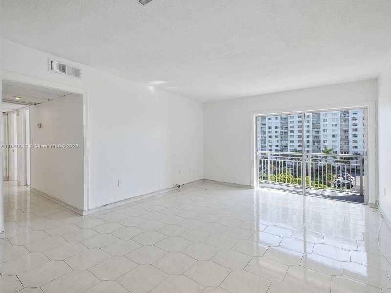 400 Kings Point Dr # 523, Sunny Isles Beach FL 33160