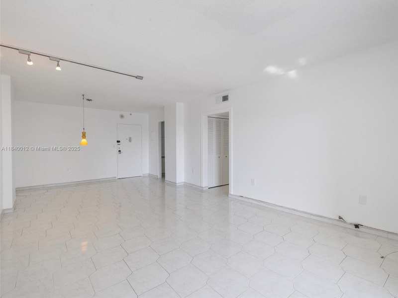 400 Kings Point Dr # 523, Sunny Isles Beach FL 33160