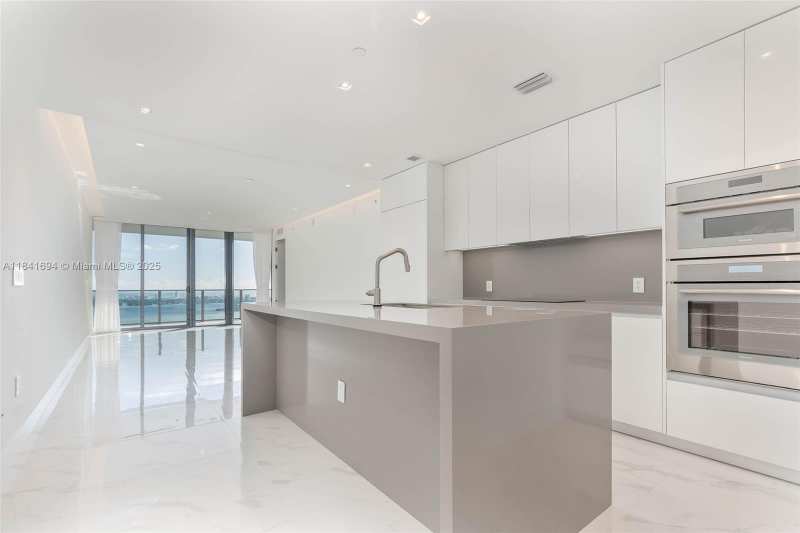 700 NE 24 ST # 5005, Miami FL 33137