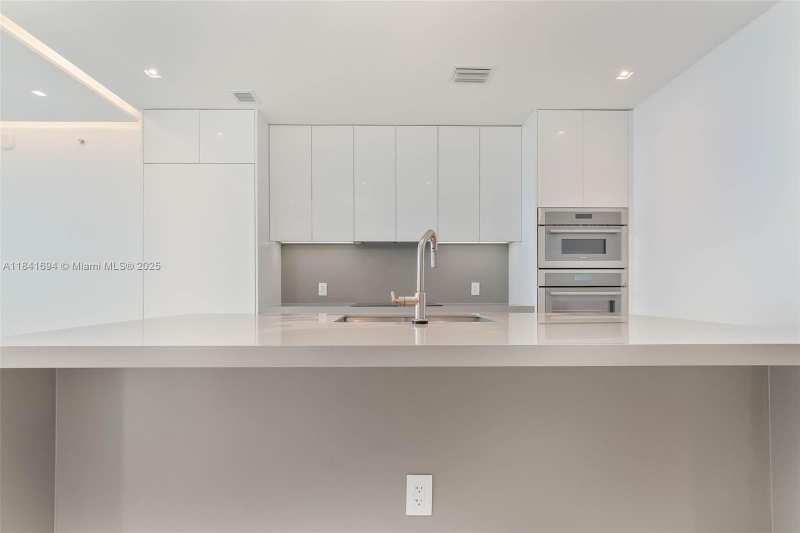 700 NE 24 ST # 5005, Miami FL 33137
