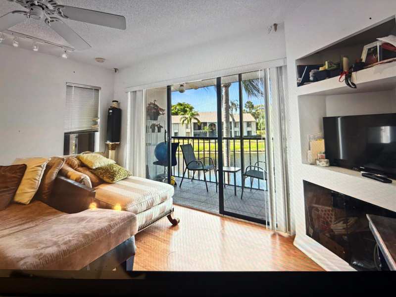1115 Green Pine Boulevard # F2, West Palm Beach FL 33409