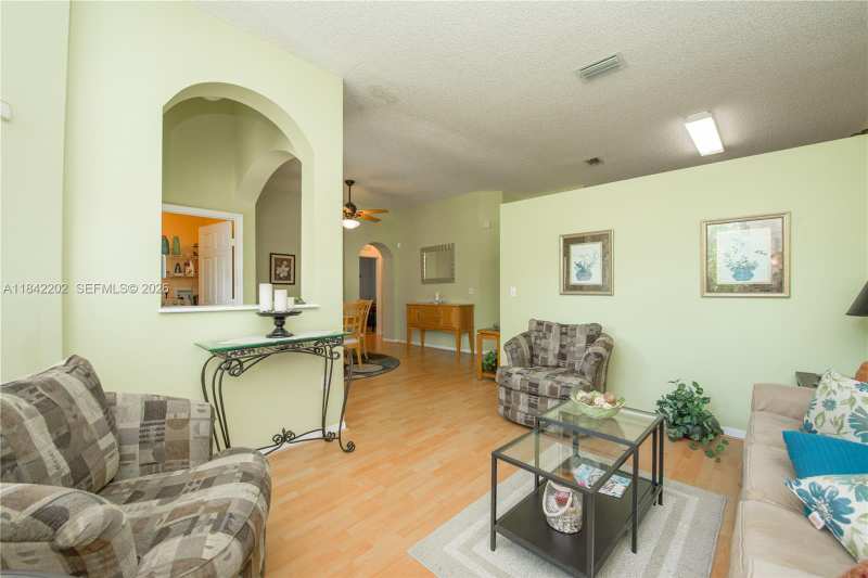 460 SE 24th Dr, Homestead FL 33033