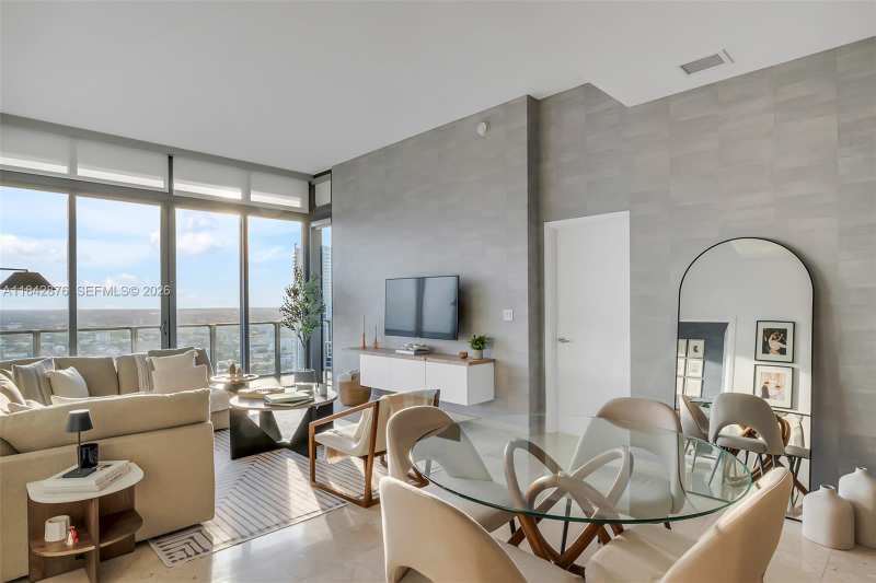 88 SW 7th St # 4004, Miami FL 33130