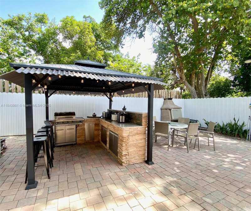 739 NW 112th St, Miami FL 33168