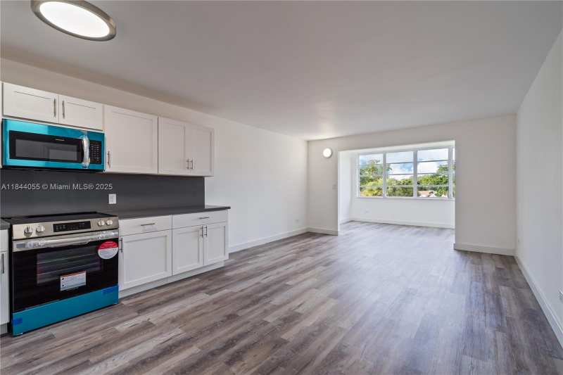 445 NE 195th St # 330, Miami FL 33179