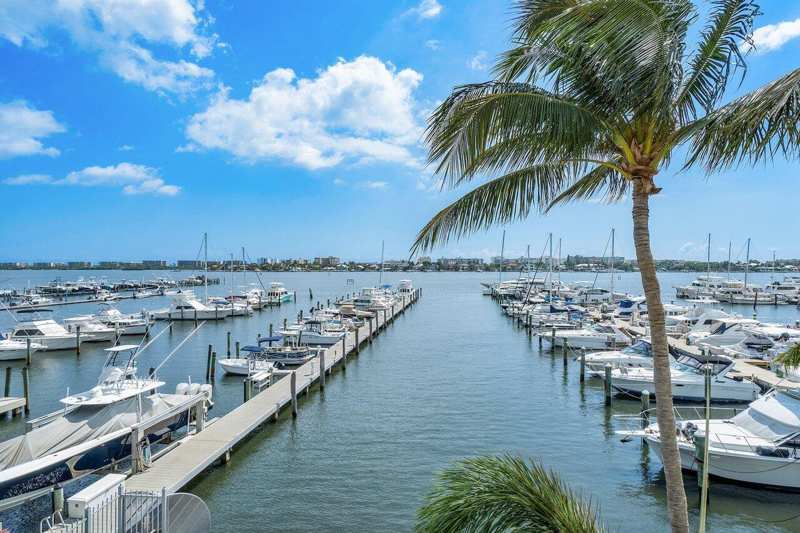 806 E Windward 301 Way # 301, Lantana FL 33462