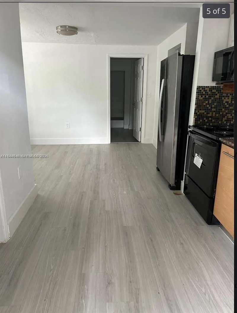 2215 NW 33rd St, Miami FL 33142