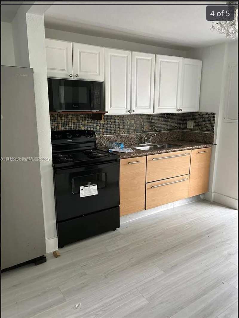 2215 NW 33rd St, Miami FL 33142