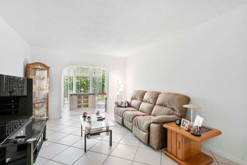 1115 Lake Terrace # 111, Boynton Beach FL 33426