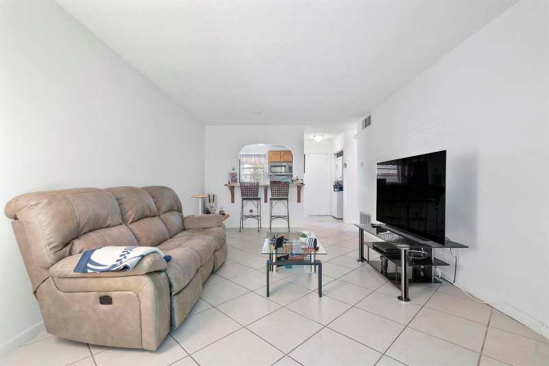 1115 Lake Terrace # 111, Boynton Beach FL 33426