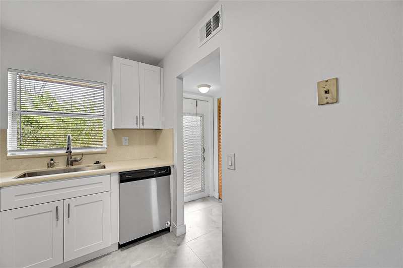 9761 Sunrise Lakes Boulevard # 301, Sunrise FL 33322