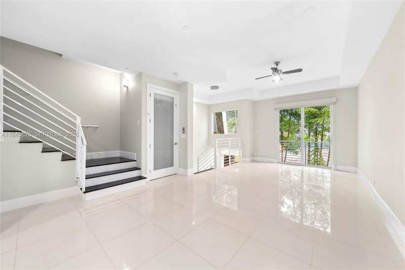 811 SE 12th Ct, Fort Lauderdale FL 33316