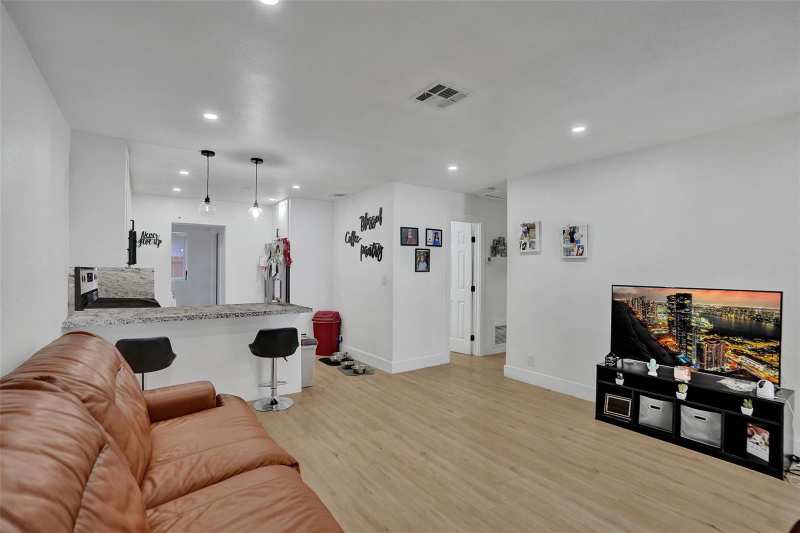 209 NE 9th Street, Pompano Beach FL 33060