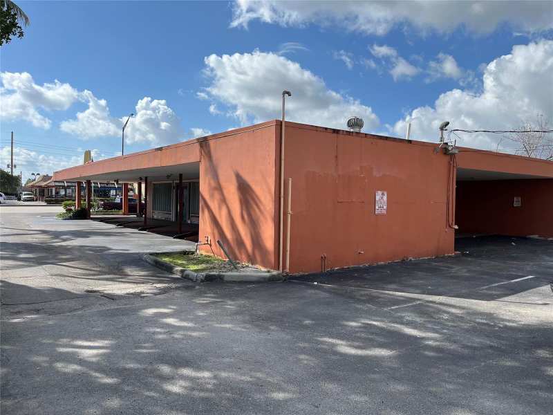 1361 E Commercial Boulevard, Oakland Park FL 33334