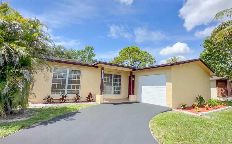 12020 NW 34th Pl, Sunrise FL 33323