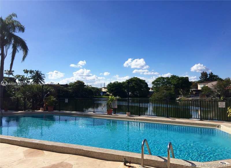 1325 W 68th St # 514, Hialeah FL 33014