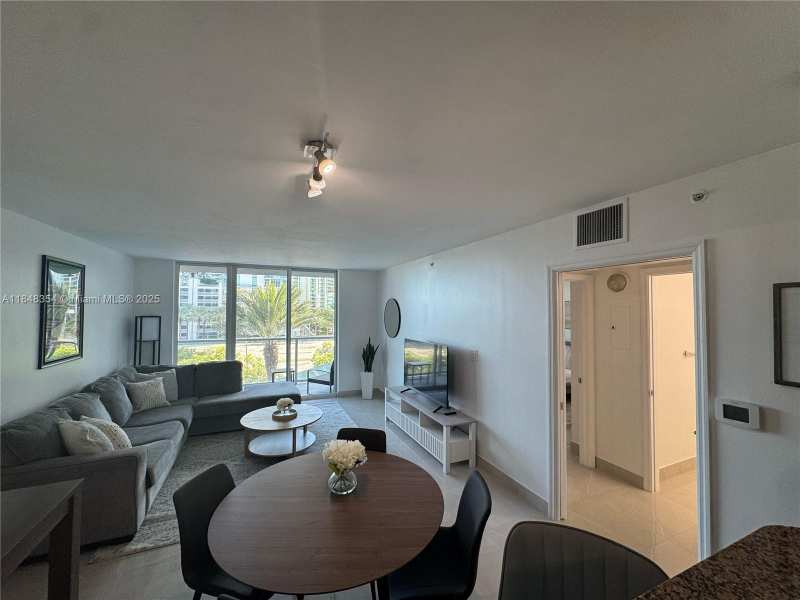 1155 Brickell Bay Dr # 307, Miami FL 33131