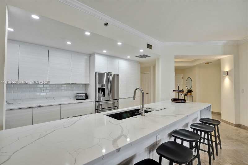 3700 Island Blvd # C206, Aventura FL 33160