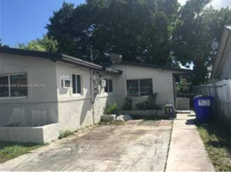 1574 NW 58th St, Miami FL 33142