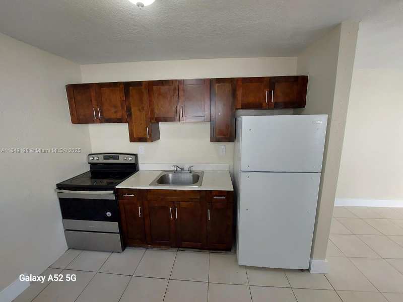 1574 NW 58th St, Miami FL 33142