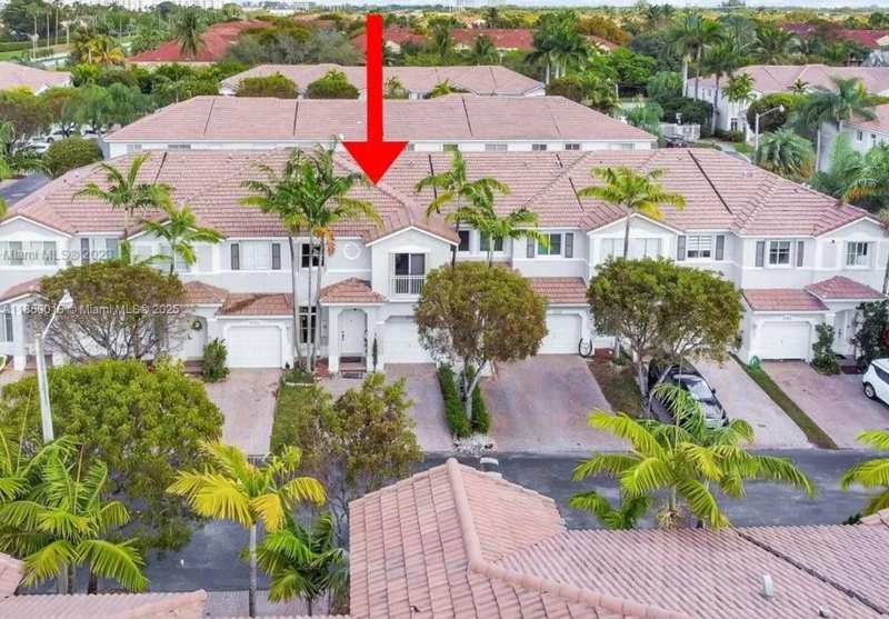 5733 NW 112th Pl, Doral FL 33178