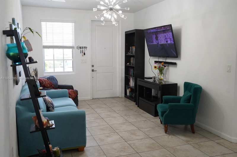 1386 SE 23rd Ter, Homestead FL 33035