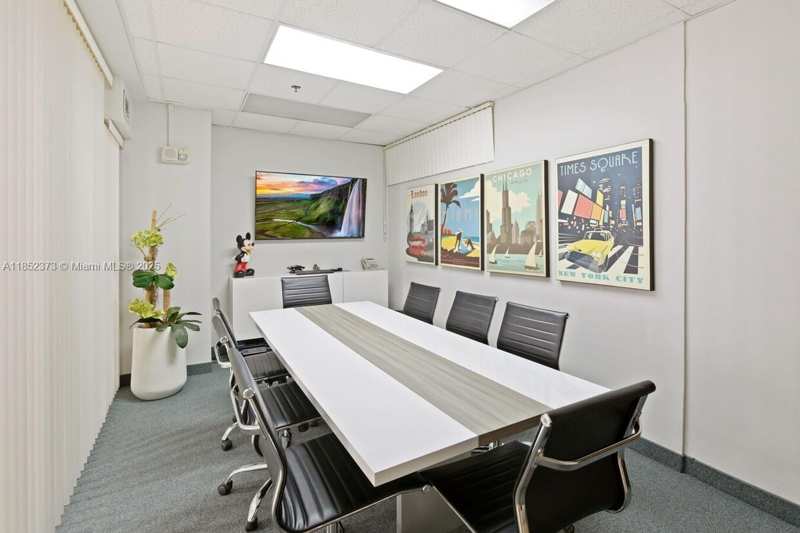 168 SE 1st St # 9, Miami FL 33131