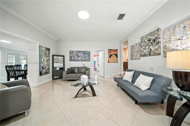 5005 E 6th Ave, Hialeah FL 33013