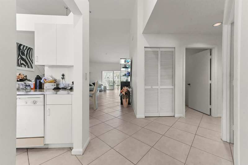 5952 Regal Glen Drive # 207, Boynton Beach FL 33437