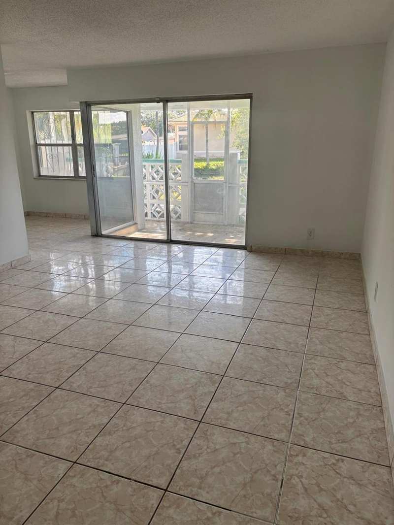 2075 NW 46th Avenue # I102, Lauderhill FL 33313