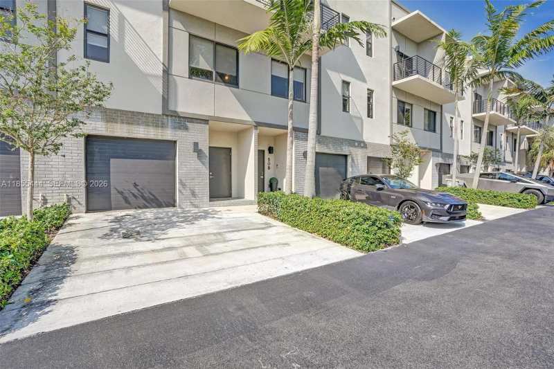 516 SE 1st Cir, Pompano Beach FL 33060