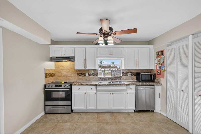 1136 W 7th Street, Riviera Beach FL 33404