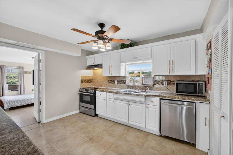 1136 W 7th Street, Riviera Beach FL 33404