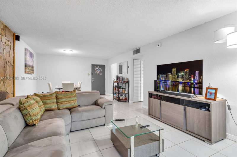 8501 NW 8th St # 105, Miami FL 33126