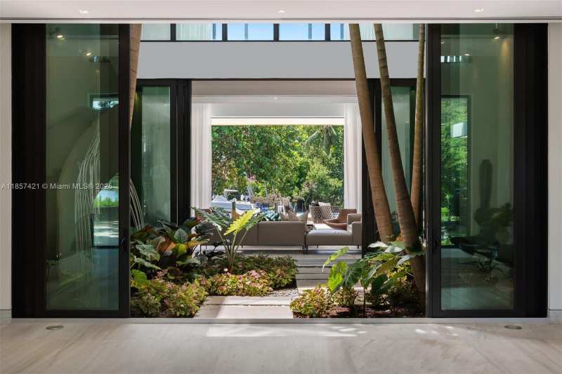 540 Leucadendra Dr, Coral Gables FL 33156