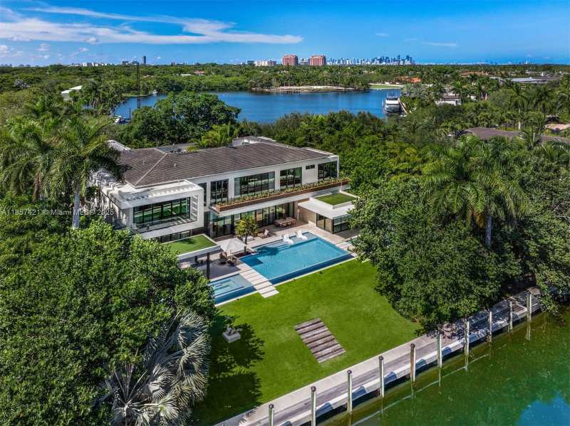 540 Leucadendra Dr, Coral Gables FL 33156