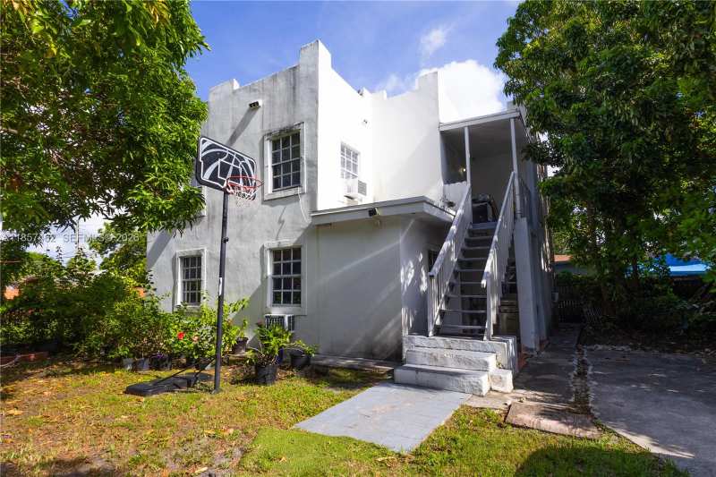 2367 SW 19th St, Miami FL 33145