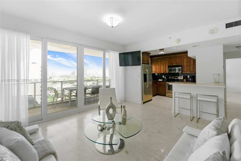 100 Lincoln Rd, Miami Beach FL 33139