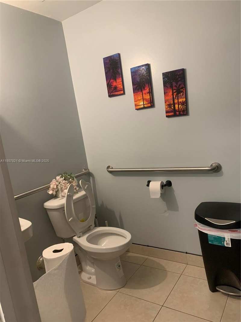 8463 W Oakland Park Blvd, Sunrise FL 33351