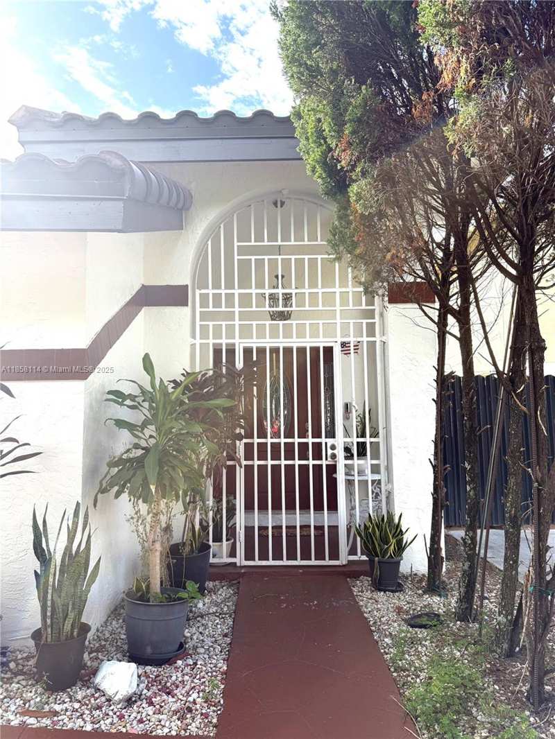 11266 SW 33rd St, Miami FL 33165