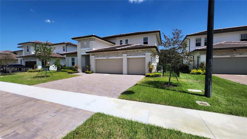 12239 SW 43rd St, Davie FL 33330