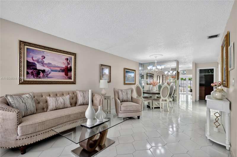 6570 W 2nd Ct # 19C, Hialeah FL 33012