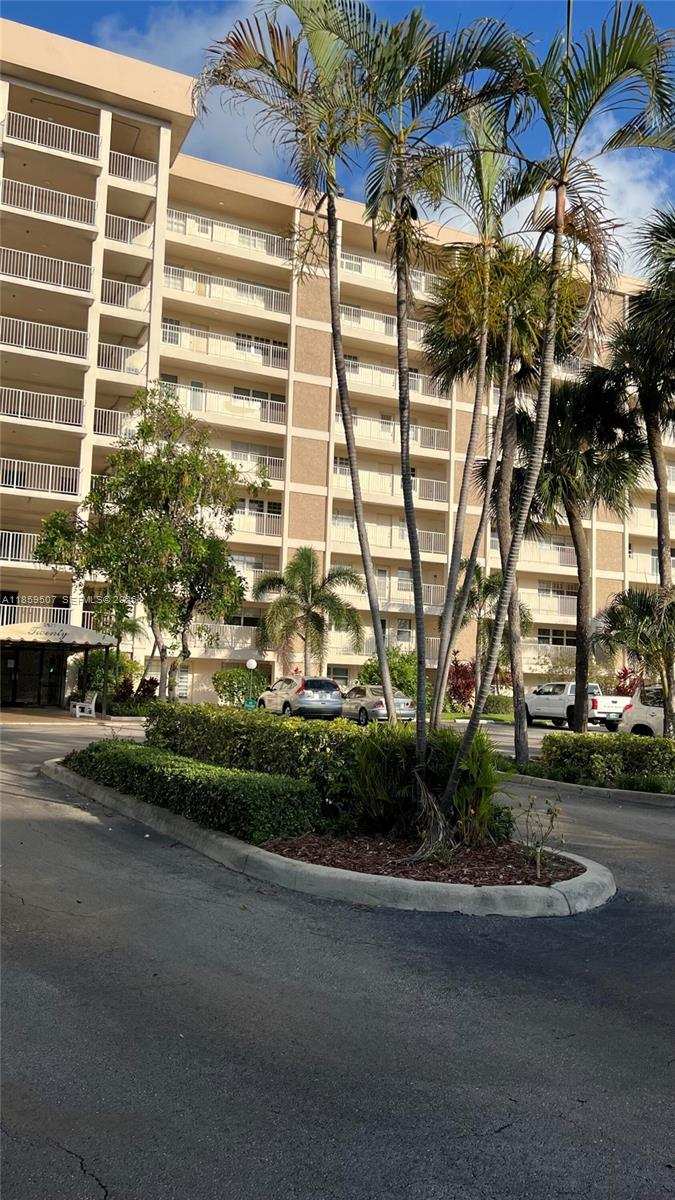 2671 S Course Dr # 403, Pompano Beach FL 33069