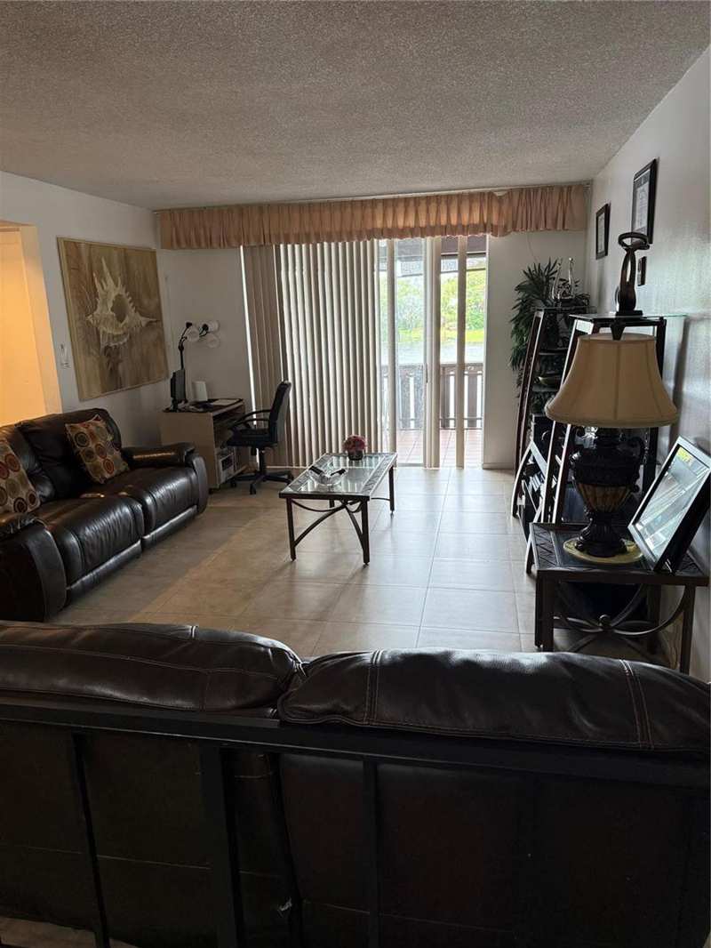 3710 Inverrary Drive # 3T, Lauderhill FL 33319