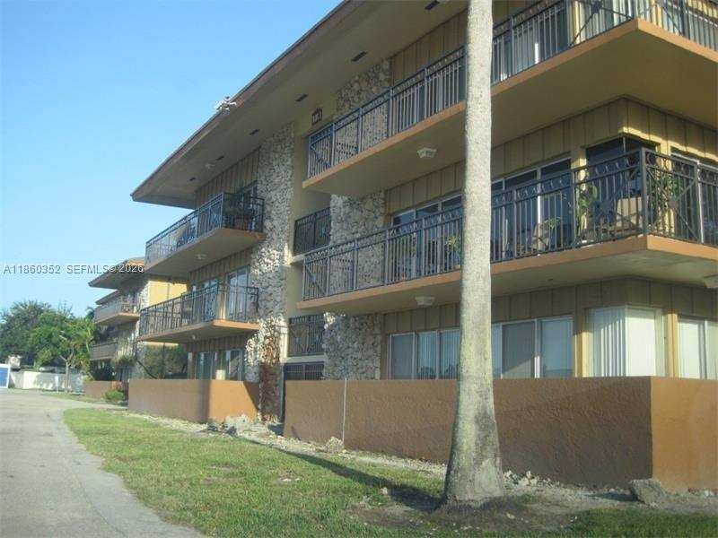 4850 SW 63rd ter # 114, Davie FL 33314